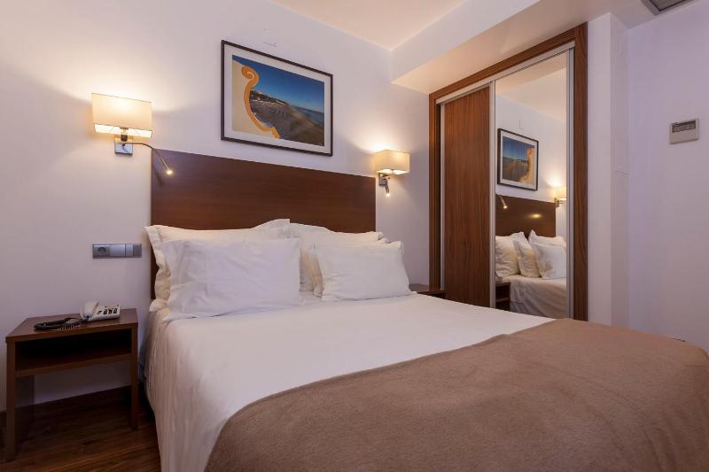 Budget Double Room with Inside View image 2