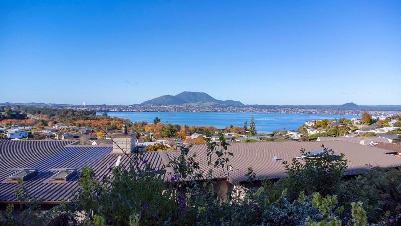 Beauty By The Bay Beautiful Lake views - image 18