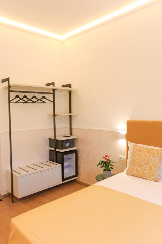 Double Room with Ensuite Private Bathroom image 2