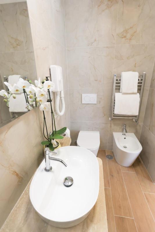 Quadruple Room with Private Bathroom image 4