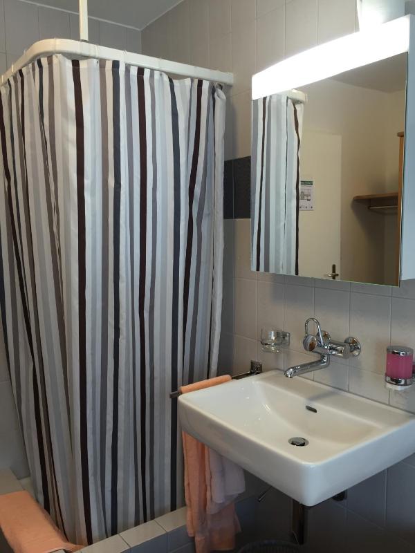 Single Room with Bathroom image 1