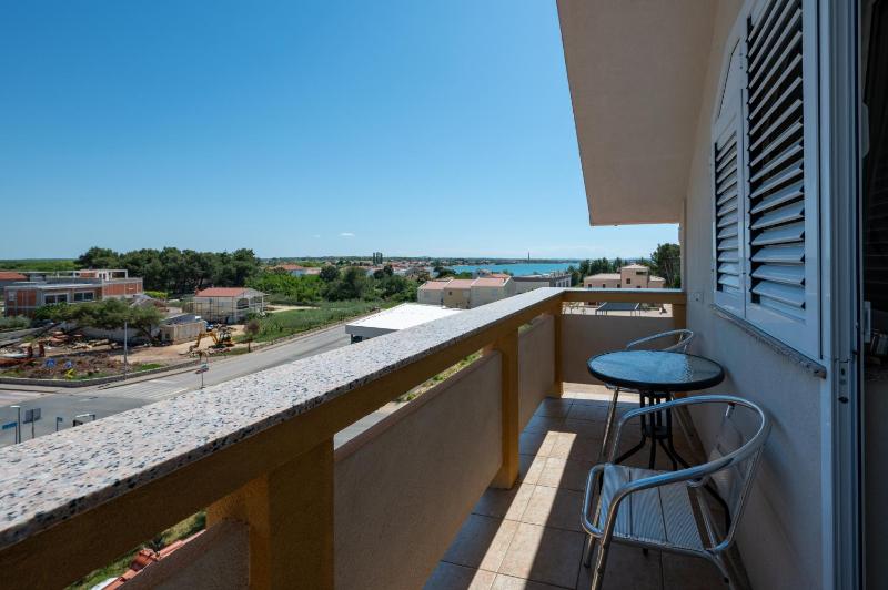 One-Bedroom Apartment with Balcony and Sea View image 3