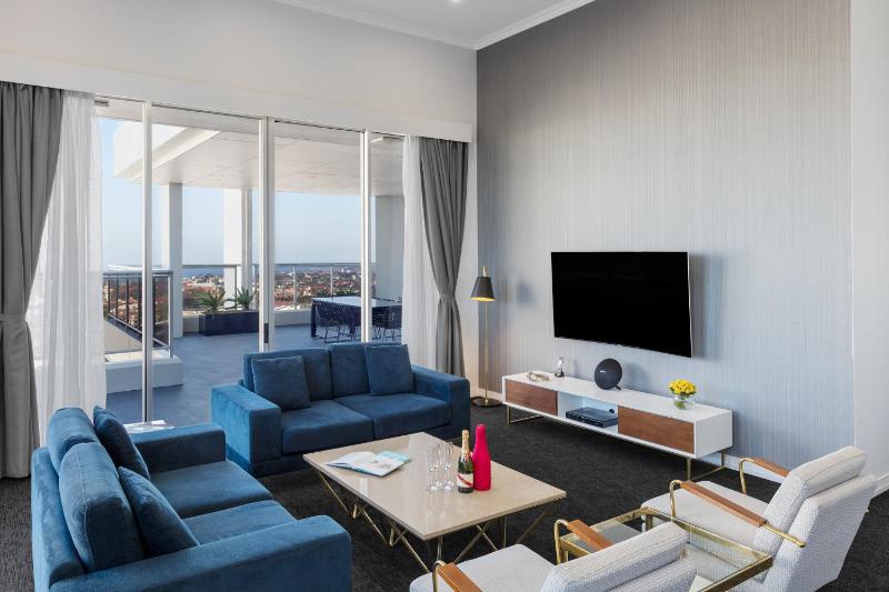 Three-Bedroom Southside Penthouse image 3