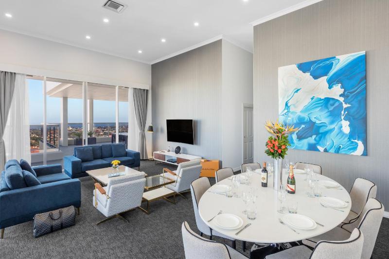 Three-Bedroom Southside Penthouse image 4