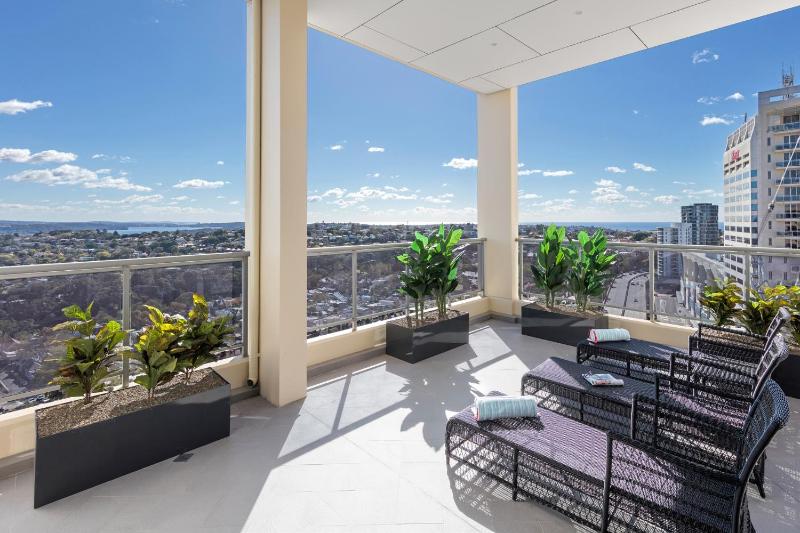 Three-Bedroom Harbour Penthouse image 4