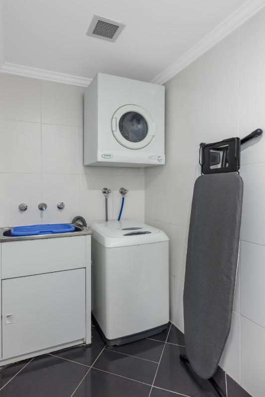 One-Bedroom Luxury Suite image 1