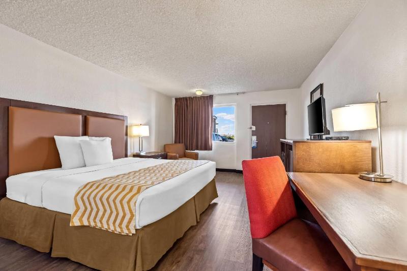 1 King Bed, Standard Room, Non-Smoking image 4