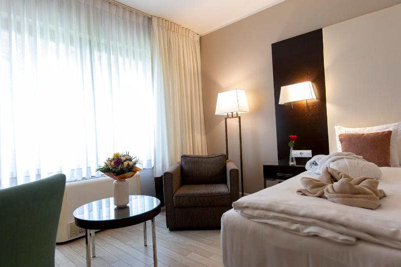 Executive Double or Twin Room - Lounge Access image 4