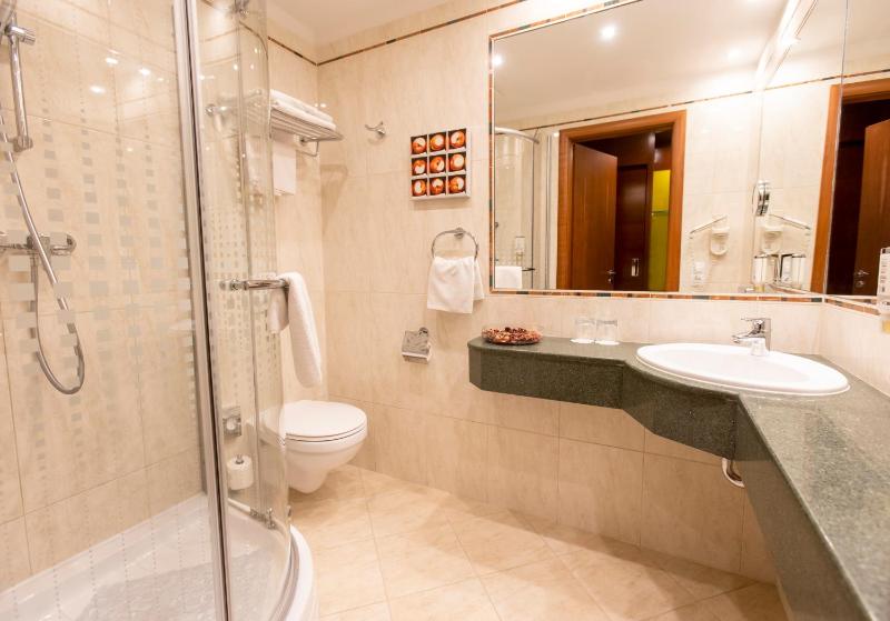Deluxe Double Room with Balcony image 3