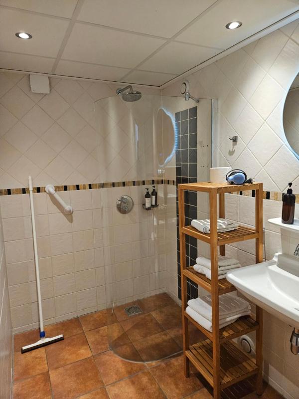 Double Room with Balcony image 4