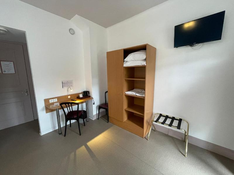 Double Room image 3