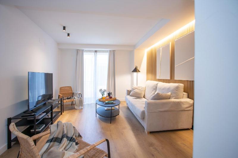 Superior Three-Bedroom Apartment image 1