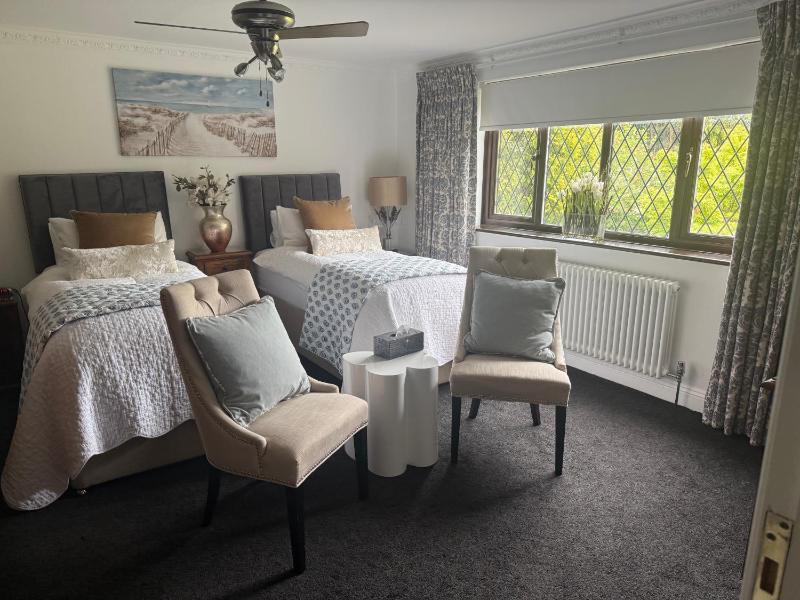 Standard Twin Room with Garden View image 2