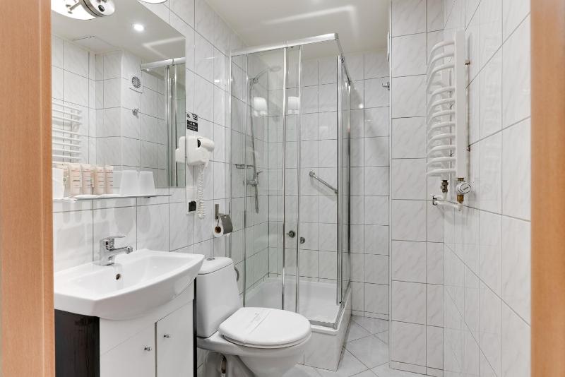 Standard Double or Twin Room image 4