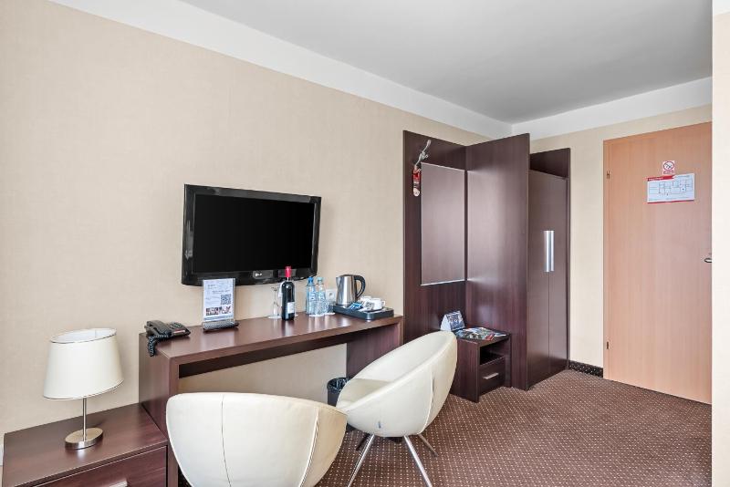 Standard Double or Twin Room image 3