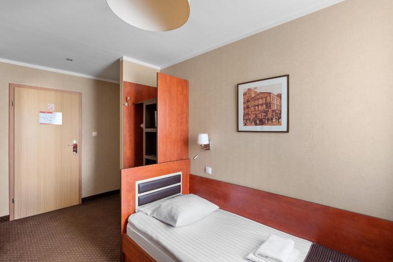 Single Room image 3