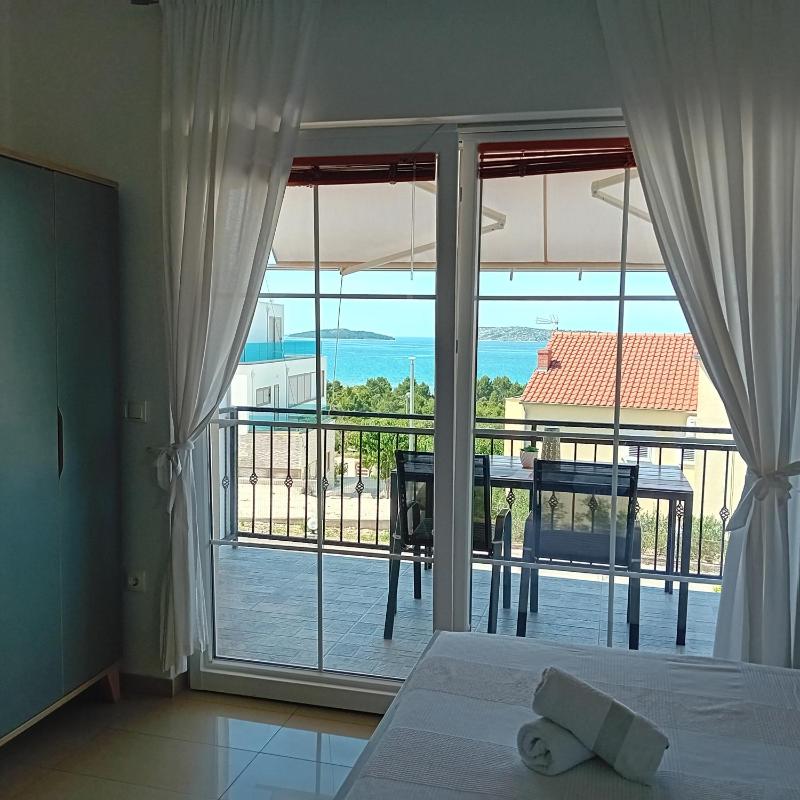 Studio Apartment with Sea View image 3