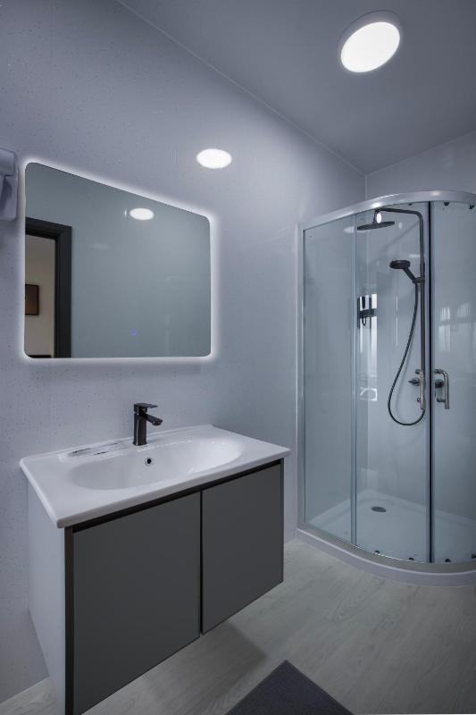Empire Inn - image 21