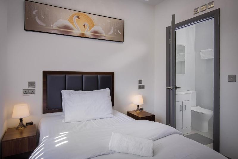 Empire Inn - image 8