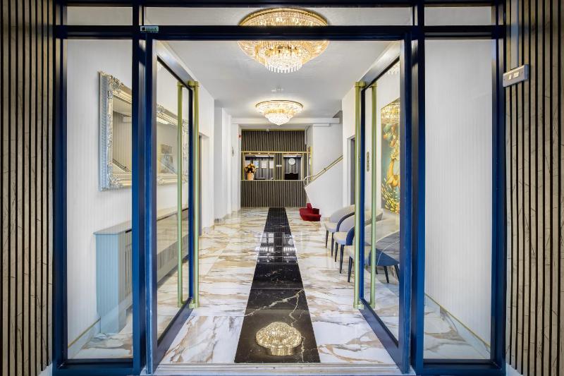 Empire Inn - image 6