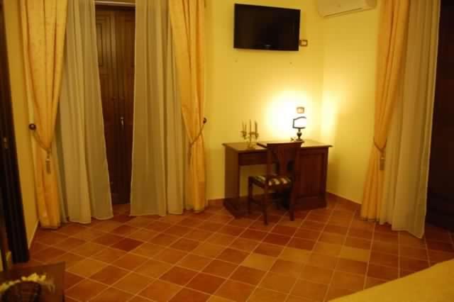 Triple Room with Balcony image 4