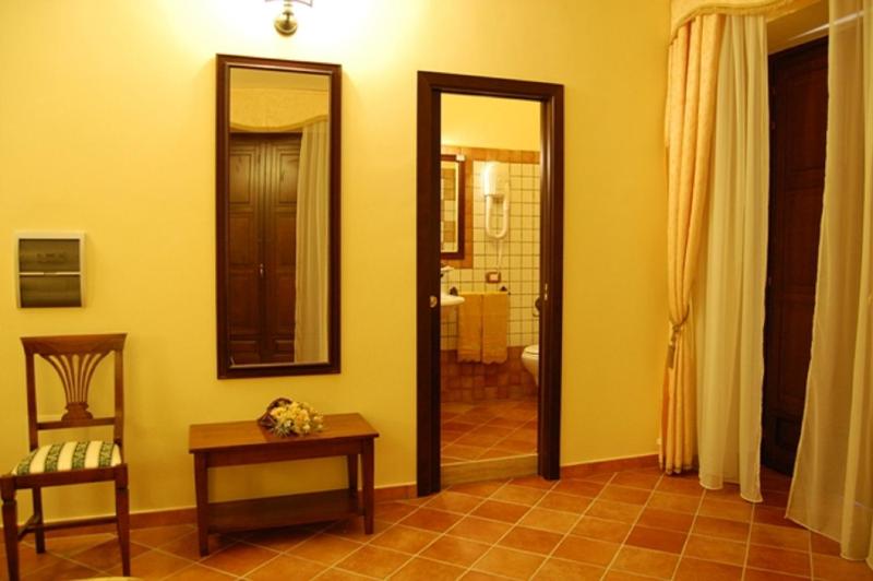 Triple Room with Balcony image 2