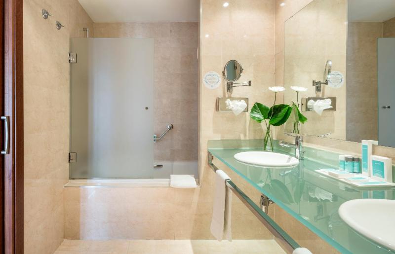 Double or Twin Room image 3