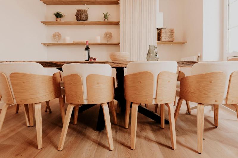 Spacious 5-Bedroom Home with Terrace Air Conditioning and Parking - image 13