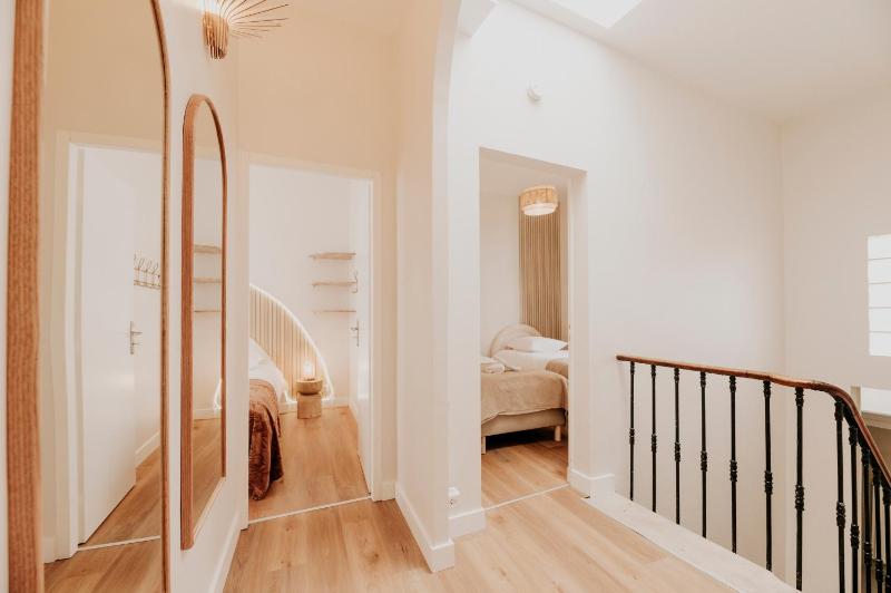 Spacious 5-Bedroom Home with Terrace Air Conditioning and Parking - image 12