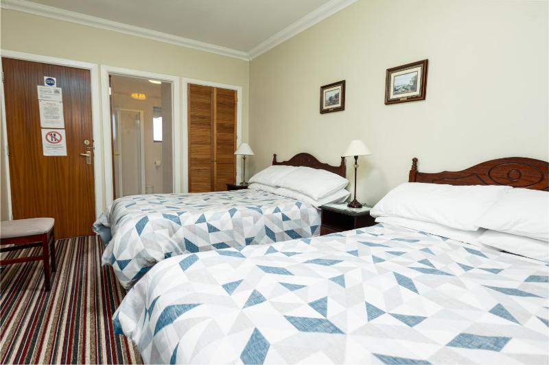 Family Room image 3