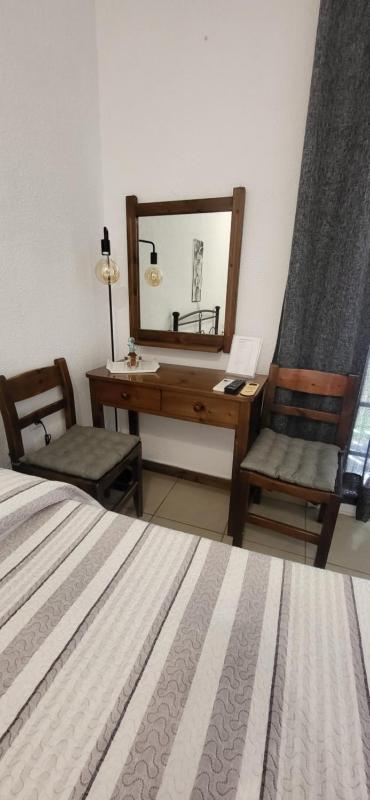 Single Room image 4