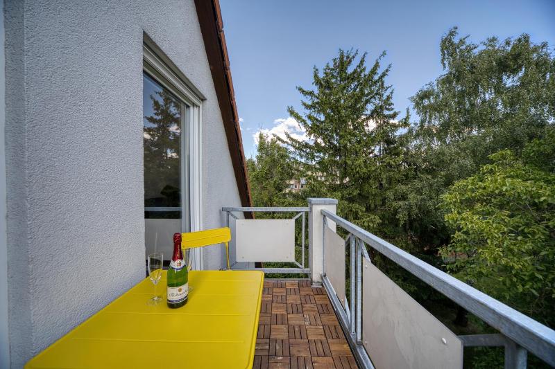 DresdenStay Gompitzer Strasse Balkon Kamin PS4 Parkplatz - image 6