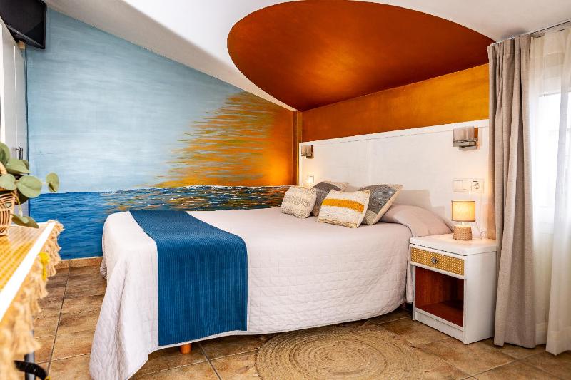 Deluxe Double Room with Sea View image 4