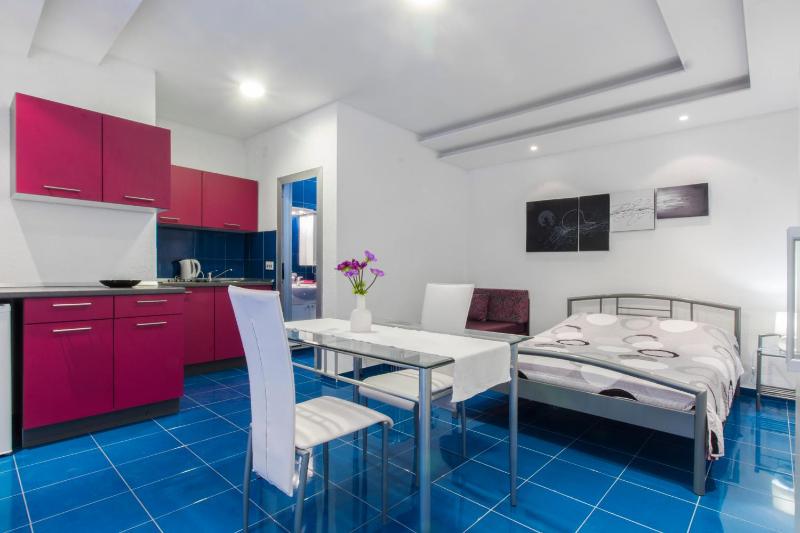Studio with Sea View image 3