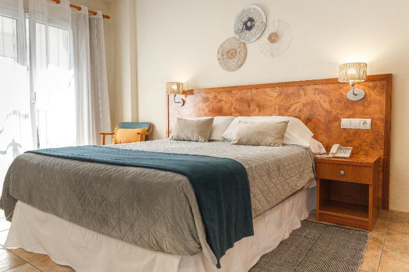 Double Room image 4