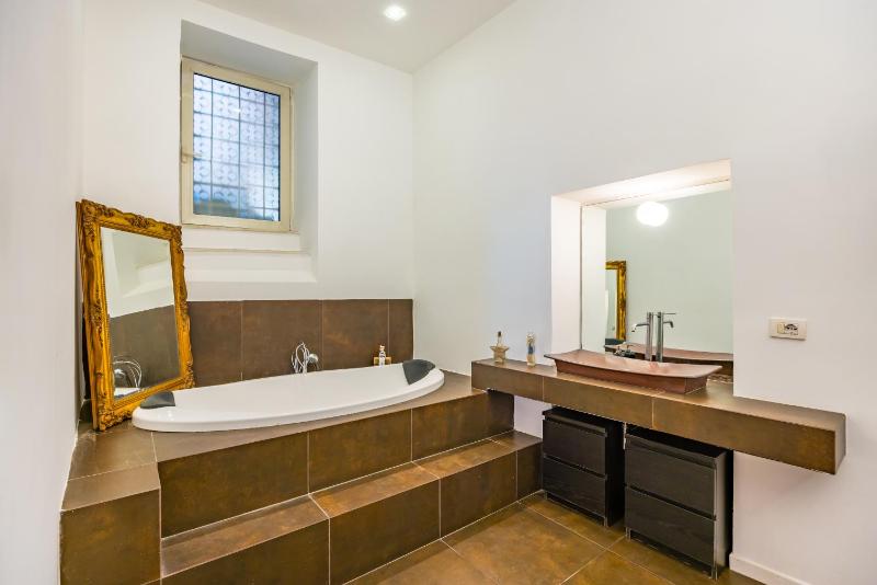 Magma Loft by NapoliApartments - image 10