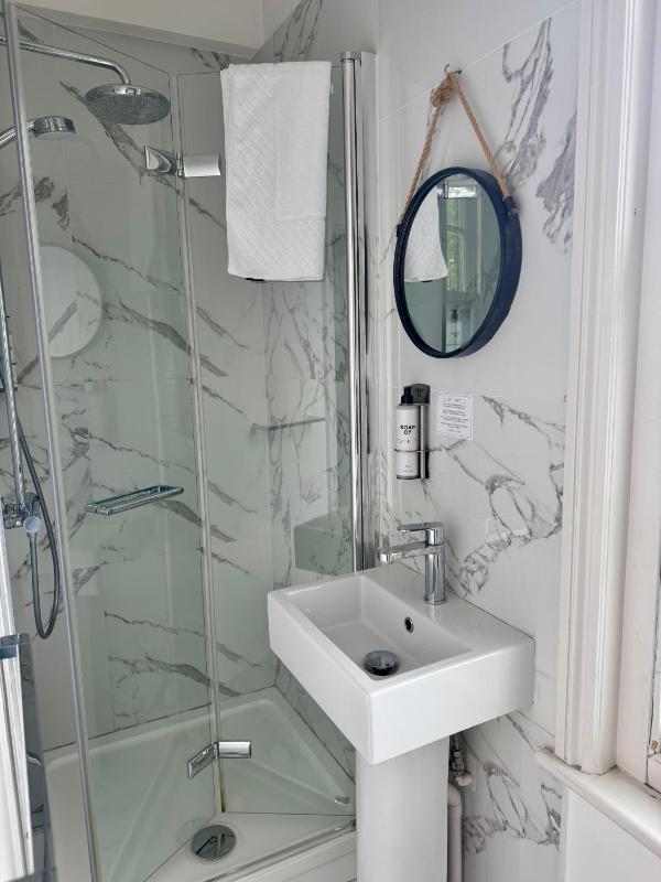 Superior King Room image 1