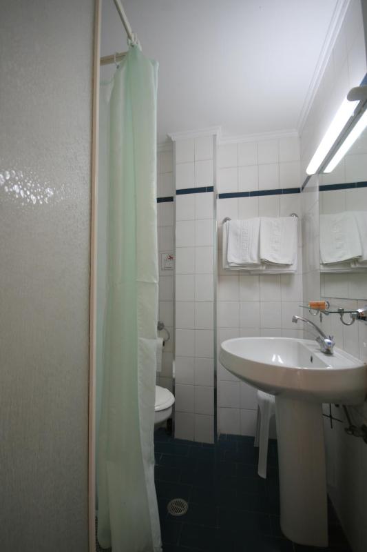 Quadruple Room image 2