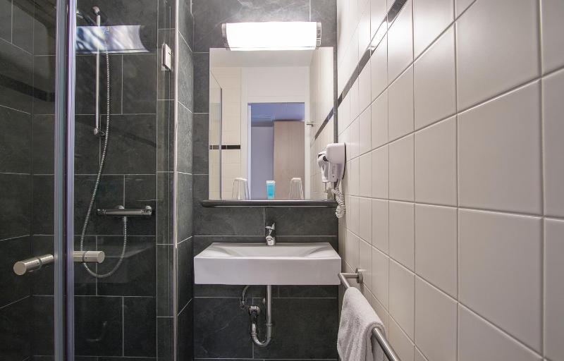 Comfort Twin Room image 3