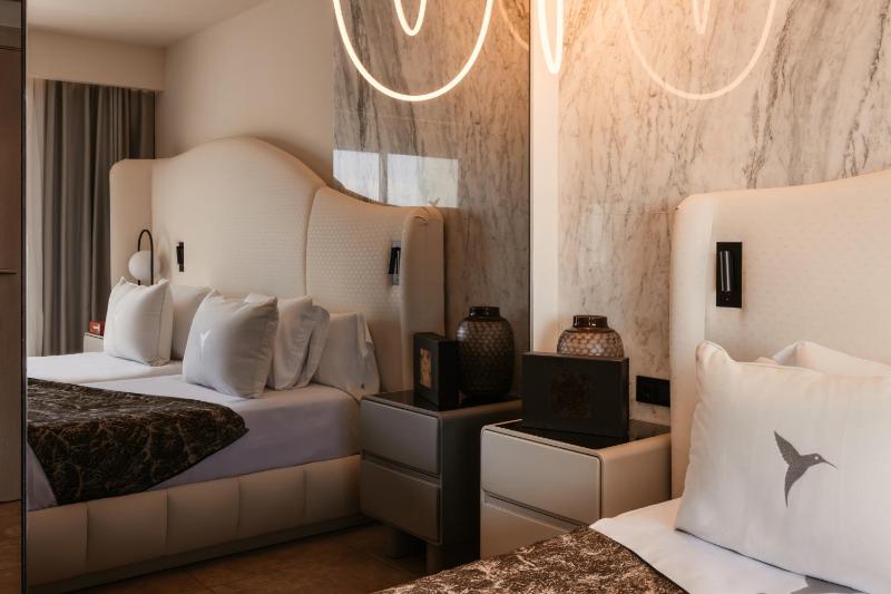  The Twist & Go Room - Entrance to Ushuaia Club Included image 4