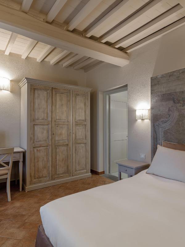 Double or Twin Room image 3