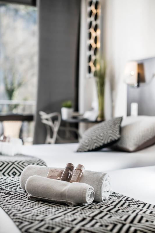 Small Double or Twin Room image 4