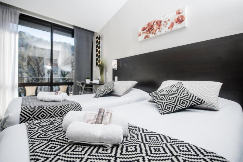 Small Double or Twin Room image 2