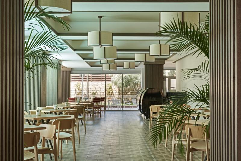 Atlantica Oasis Hotel - image 3