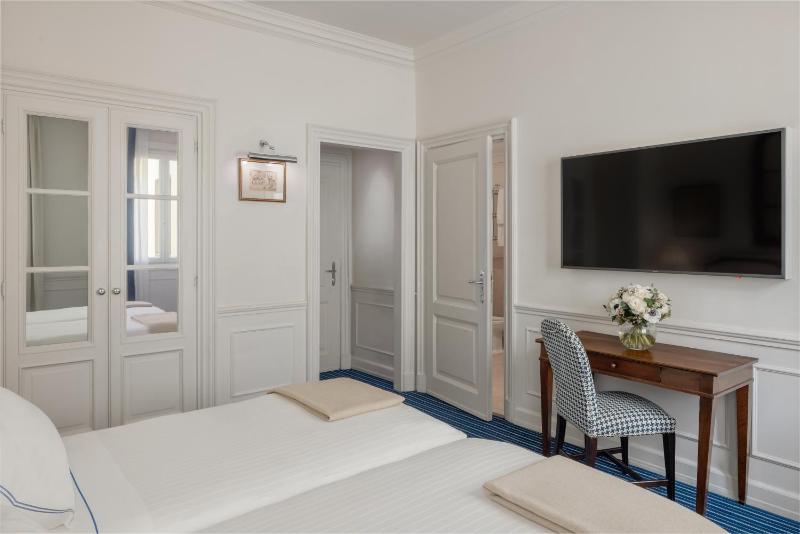 Classic Double or Twin Room image 3