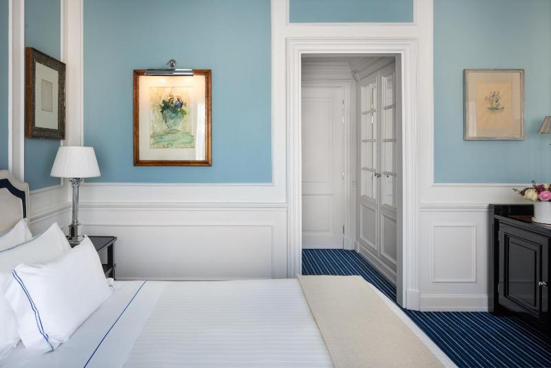 Deluxe Double or Twin Room with River View image 3