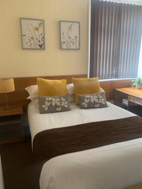 Economy Double Room image 3