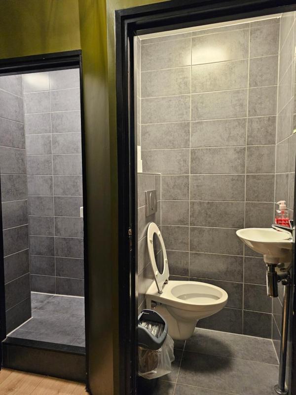 Bed in 6-Bed Mixed Dormitory Room with Shared Bathroom image 3