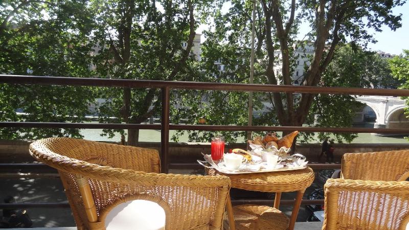 Superior Double Room with River View and Balcony -Separate Building  image 4