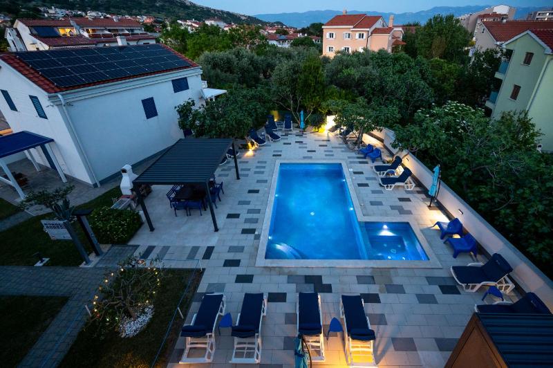 One-Bedroom Apartment with Pool View 2 image 2